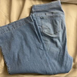 BOMBSHELL FLARE PREMIUM STRETCH HIGH-RISE JEAN